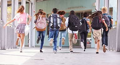 Okullar tatilde çocuklar sohbette