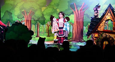 Osmangazi Belediyesi’nden Çocuklara Özel Hansel ve Gretel Gösterisi