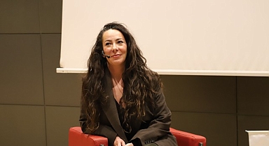 Oyuncu Zeynep Özyağcılar ile 8 Mart'a özel söyleşi!