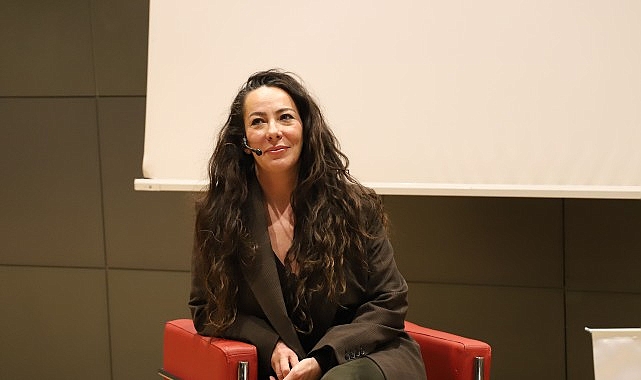 Oyuncu Zeynep Özyağcılar ile 8 Mart'a özel söyleşi!