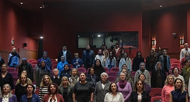 Üsküdar’da “İsmini Vermek İstemeyen Söyleşi” ile Kadınların Sessiz Kalan Sorunları Konuşuldu