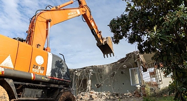 Vatandaş istedi, Yenişehir Belediyesi yıktı