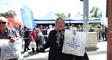 Aydın Büyükşehir Belediyesi Binlerce Fideyi Nazilli’de Vatandaşlara Dağıttı