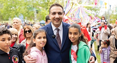 Balçova’da 23 Nisan Coşkusu Zirveye Ulaştı: Meydanlar Çocukların Neşesiyle Doldu