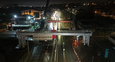 Başiskele Kavşağı’nda ‘78 tonluk’ gece mesaisi