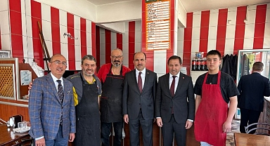 Başkan Altay, Başkan Kılca, Başkan Kavuş, Karaman Caddesi’nde Esnaf ve Vatandaşlarla Buluştu