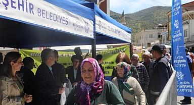 Başkan Çerçioğlu Ata Tohumlarından Yetiştirilen Binlerce Fideyi Karacasu ve Koçarlı’da Vatandaşlarla Buluşturdu