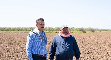 Başkan Kırgöz traktör başında: “Bereketli bir sezon olsun” 