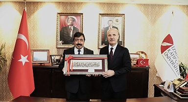 Başkan Prof. Dr. Erol Özvar, İKÇÜ’yü Ziyaret Etti