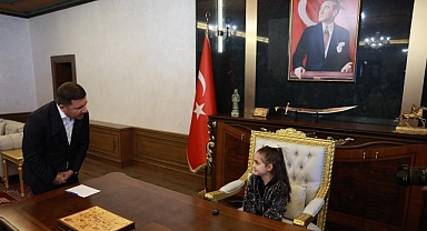 Başkan Rasim Arı, 23 Nisan'da Koltuğu Çocuklara Devretti