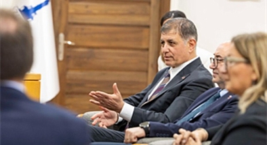 Başkan Tugay Büyükelçi Dumont ve Fransız heyetini konuk etti