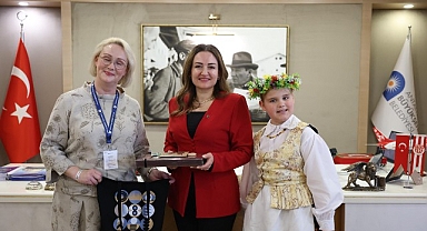 Başkan Vekili Büşra Özdemir dünya çocuklarını ağırladı