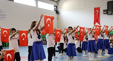 Bayındır’da 23 Nisan Coşkusu: Geleceğin Başkanları Makamı Devraldı