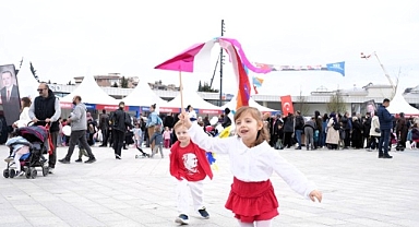 Bir meydan dolusu mutluluk