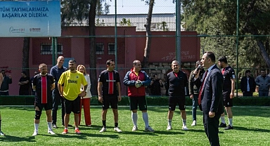 Birimler arası futbol turnuvasında ilk vuruşu Başkan Eşki yaptı