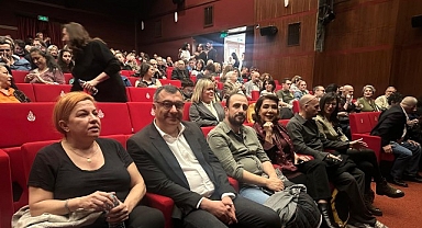 Çocuk Eğitim Birimi Mezunları Kendi Yazdıkları Oyunla Sahneye Çıktı