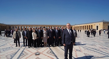 Edremit Belediyesi Ata’nın huzuruna çıktı