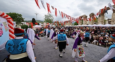 Efes Selçuk’ta 23 Nisan Coşkusu: Çocuklar Bayramlarını Şenlikle Kutladı