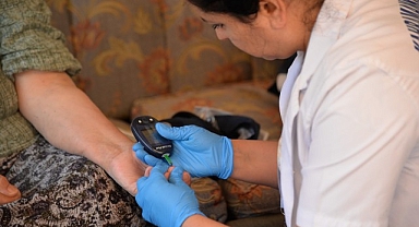 Evde Sağlık Ziyaretleri Sürüyor