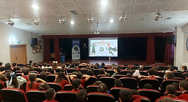 Gölcük'te Miniklere 