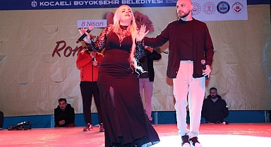 'İlle de Roman olsun' Kent Meydanı'nı salladı