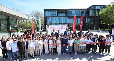 İnegöl’ün Küçük Sanatçılarının Eserleri 23 Nisan Özel Sergisinde Görücüye Çıktı