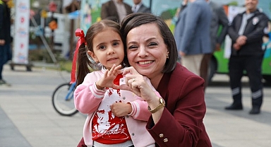 Karabağlar ’da Çocuklar Bayramlarını Doyasıya Yaşadı