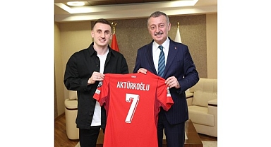 Kerem Aktürkoğlu’ndan Başkan Büyükakın’a Milli forma 