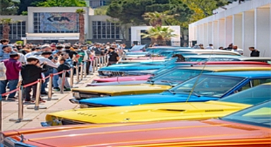 Klasik Otomobil Sergisi ziyaretçilerini zaman yolculuğuna çıkardı 