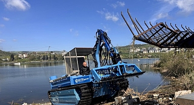Kocaeli Büyükşehir Belediyesi, Gölkaypark’taki göleti temizledi
