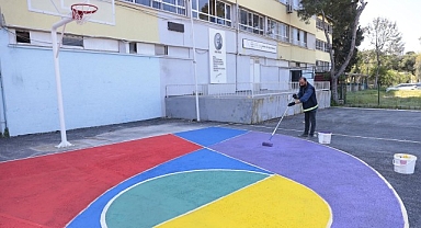 Konak’ta ‘renkli dokunuş’ okul bahçelerine de geldi
