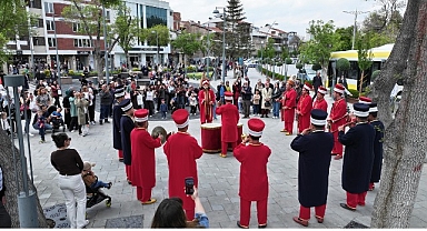Konya Büyükşehir Mehter Takımı İle Şehrin Meydanlarında Mehter Coşkusu Sürüyor 