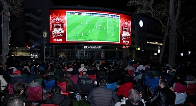 Konyalılar Milli Coşkuyu Dev Ekrandan Takip Etti