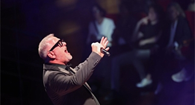  Luca Minnelli İzmir’de büyüledi