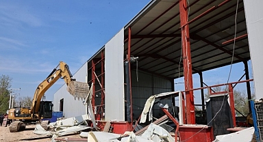 Nilüfer’de 2 günde 4 yıkım