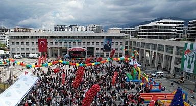 Nilüfer’de Cumhuriyet Meydanı çocukların oldu