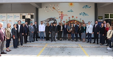 Nilüfer’de renkli dayanışma: Sanat ve sevgi panosu