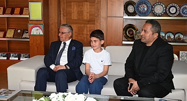 Öğrenciler Başkanlık koltuğuna oturdu