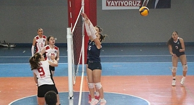 Öğretmen Melahat Aksoy Sosyal Bilimler Lisesi şampiyonluk yolunda 