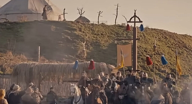 Okçuluk kursunu bitirdi, tarihi dizilerde rol aldı