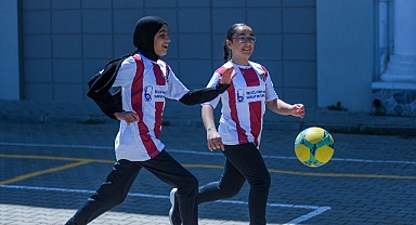 OSB Ortaokulunda 1.100 Öğrenciye İnegölspor Forması Dağıtıldı