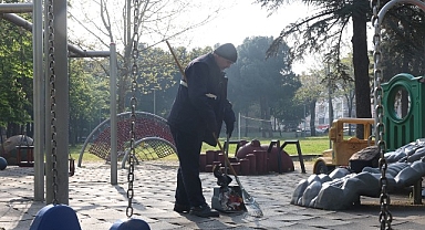 Osmangazi Belediyesi’nden Parklara Günlük Bakım Dokunuşu