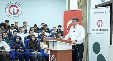 Prof. Dr. Murat Yalçıntaş, “Yeni Altay’ın Bilinmeyen Hikayesi” kitabını üniversiteliler için imzaladı