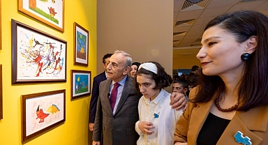 Renklerin Diliyle Farkındalık: Ayşegül’ün Sergisi Büyük İlgi Gördü