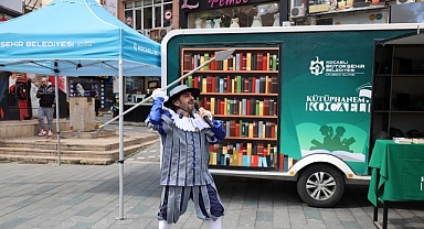 Roman kahramanları İzmit sokaklarında