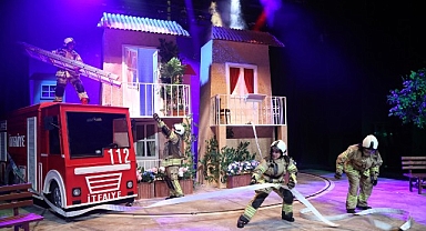 Şehir Tiyatroları Kahraman İtfaiyecilerin Hikayesini “İtfaiyecinin Sırrı” Oyunuyla Anlatıyor