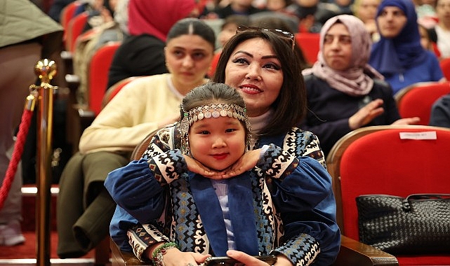 Ünlü Kazak müzik grubu Alatau Serileri, yeni albümünün lansmanını Bağcılar'da yaptı