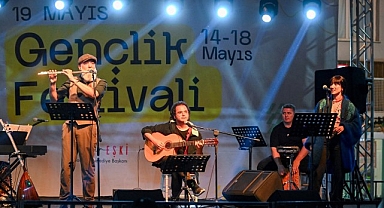 19 Mayıs gençlik sahnesi Küçükpark’ta kuruldu