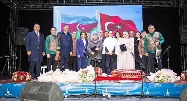 40 yıllık kardeşlik şarkılarla kutlandı