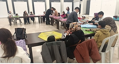 Anneler Günü’ne özel uçurtmalarını hazırladılar